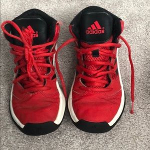 Adidas boys shoe US 1 1/2.